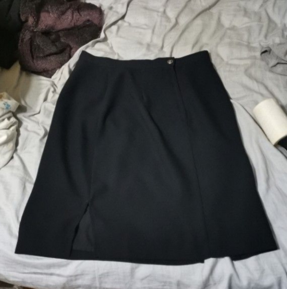 Laura, M, Black